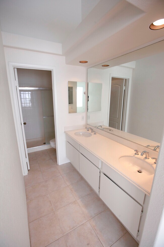 Baño principal - 12926 Carmel Creek Rd