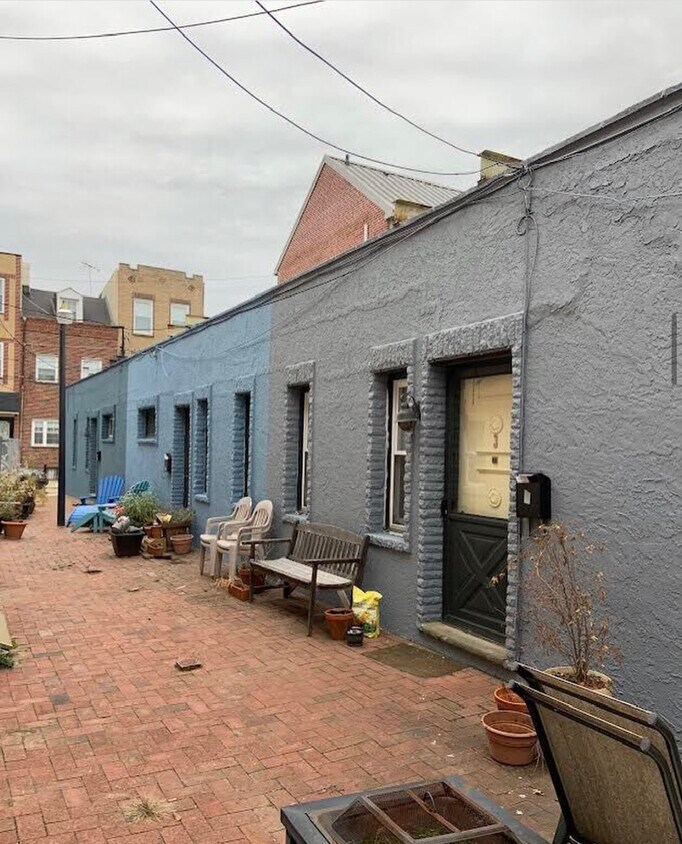 Primary Photo - 758 S Darien St