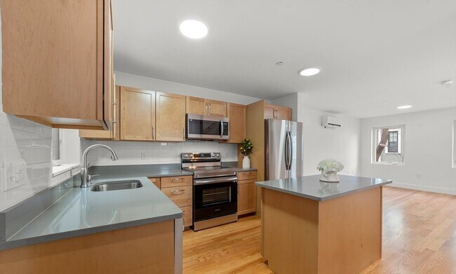 Building Photo - 140 Prospect St