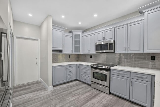 Building Photo - 11908 Glenmore Dr