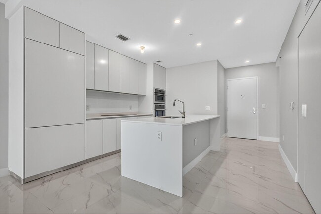 Foto del edificio - 701 NE 23rd St