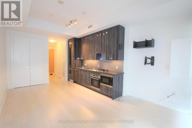 Building Photo - 29 Queens Quay E