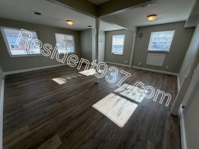 Foto del edificio - 2 Bed 1 bath with 500 SQ FT DETACHED GARAGE/WORKSHOP