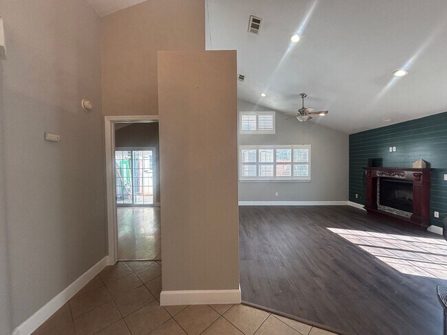 Foto del edificio - 1150 Buckthorn Ln