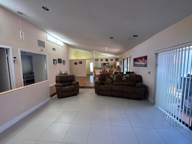 Foto del edificio - 5650 Piping Rock Dr