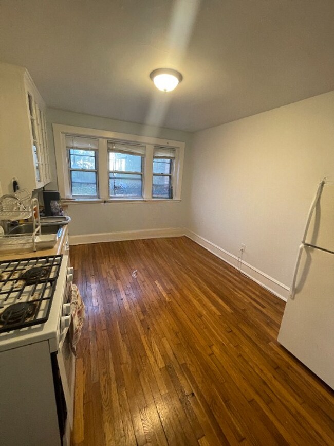 Foto del edificio - JP Two-Bedroom Quiet cul-de-sac off-Centre