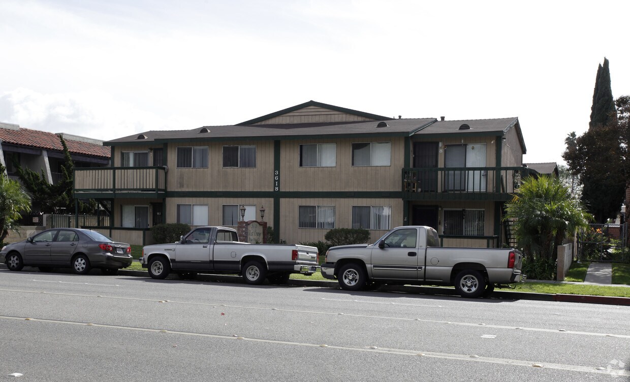 Foto del edificio - 3618 W Orange Ave