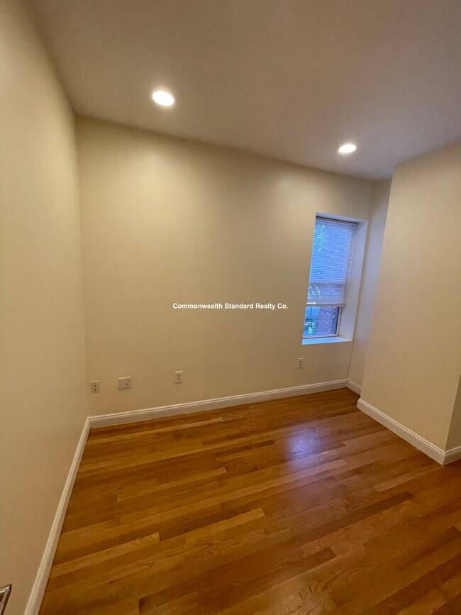 Foto del edificio - 1801 Beacon St