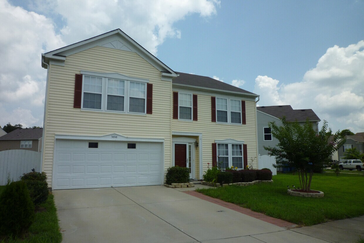 Primary Photo - Beautiful 4 Bedroom Home in Providence Man...