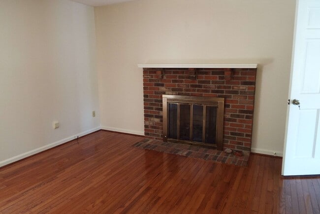 Building Photo - 28266 Lee Hwy