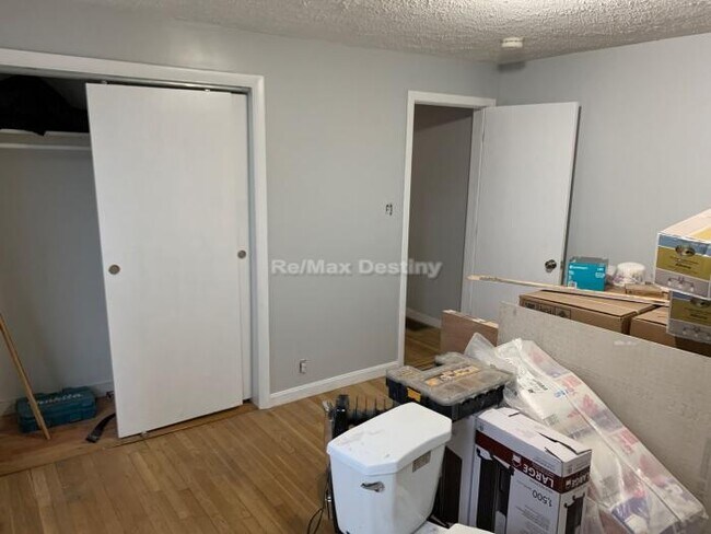 Foto del edificio - 3 bedroom in Everett MA 02149