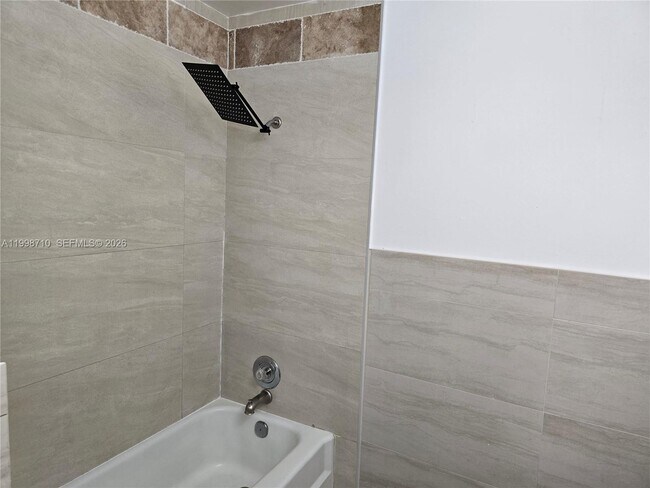 Foto del edificio - 812 SW 13th St