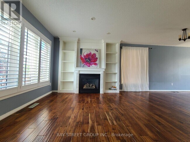 Building Photo - 5556 Thorn Ln
