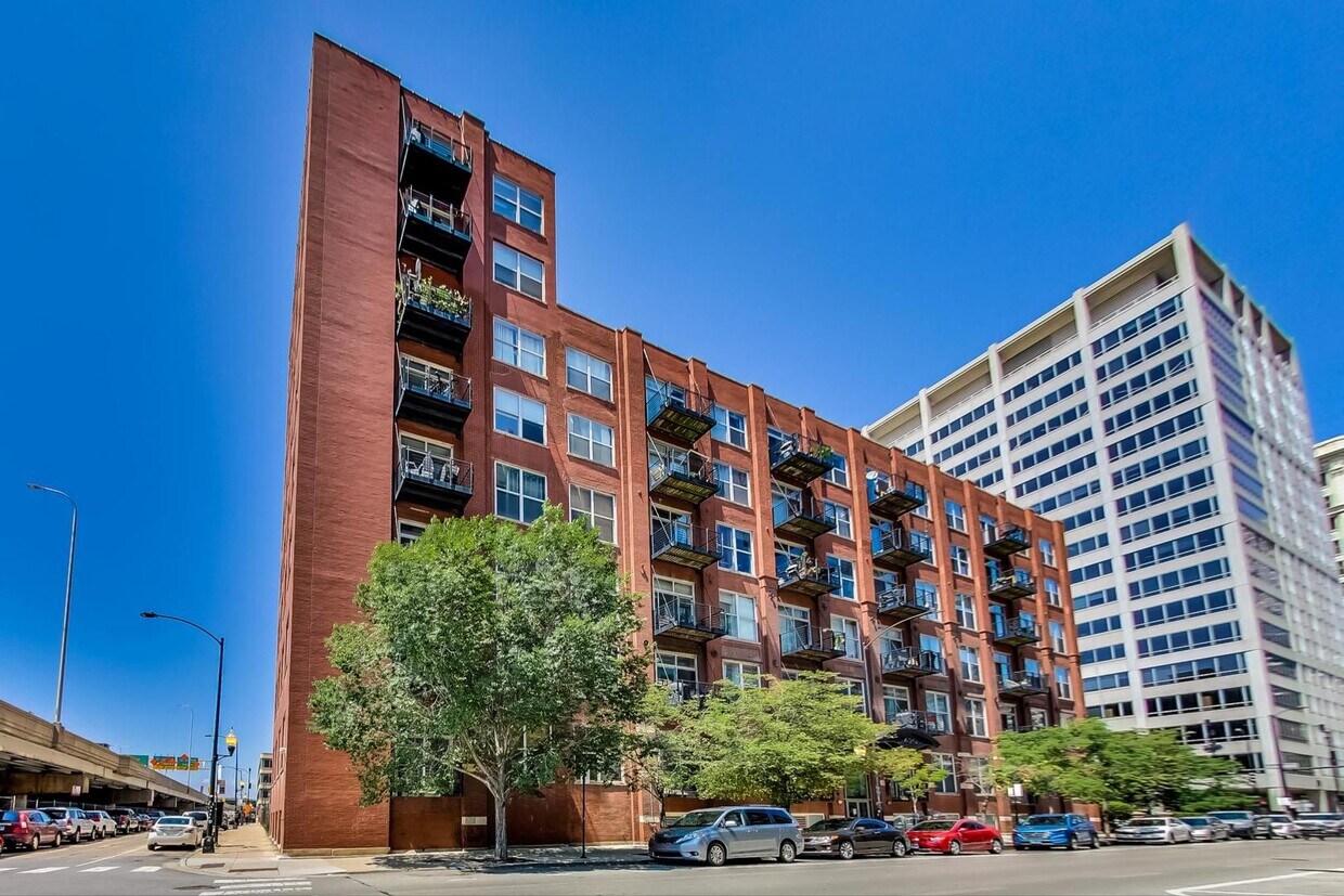 Foto principal - 420 S Clinton St