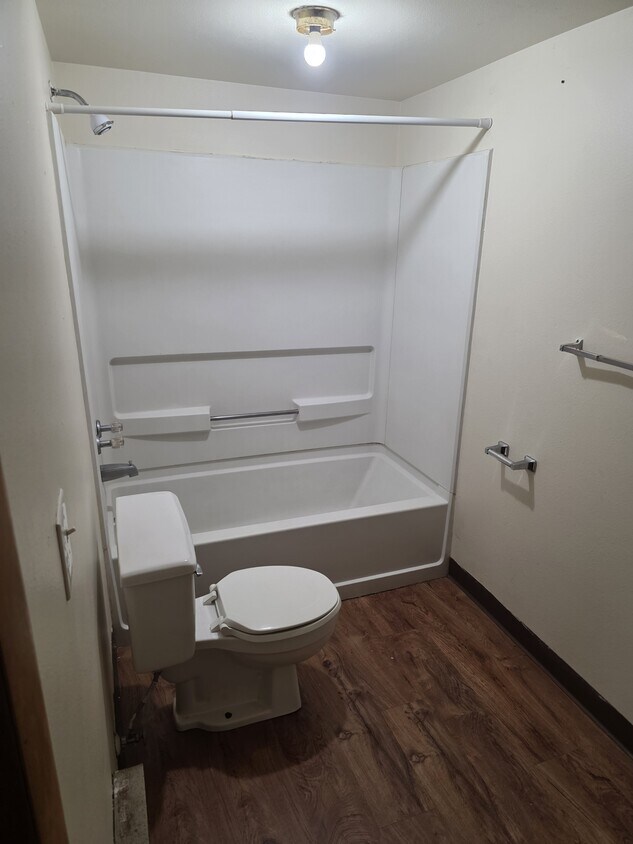 Foto del edificio - 702 Midland Ave