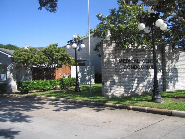 Foto del edificio - 7709 Cambridge St