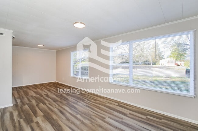 Building Photo - 1112 Alderman St NE