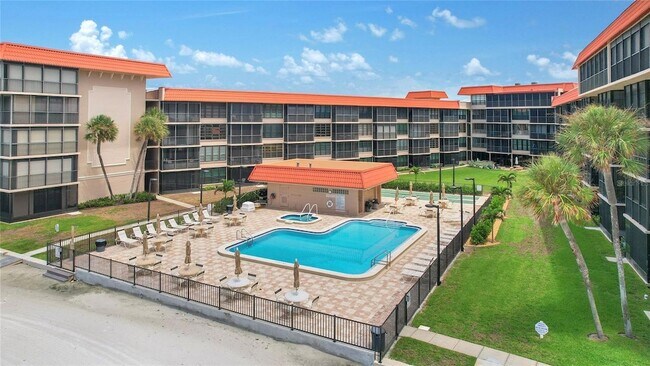 Foto del edificio - 17580 Gulf Blvd