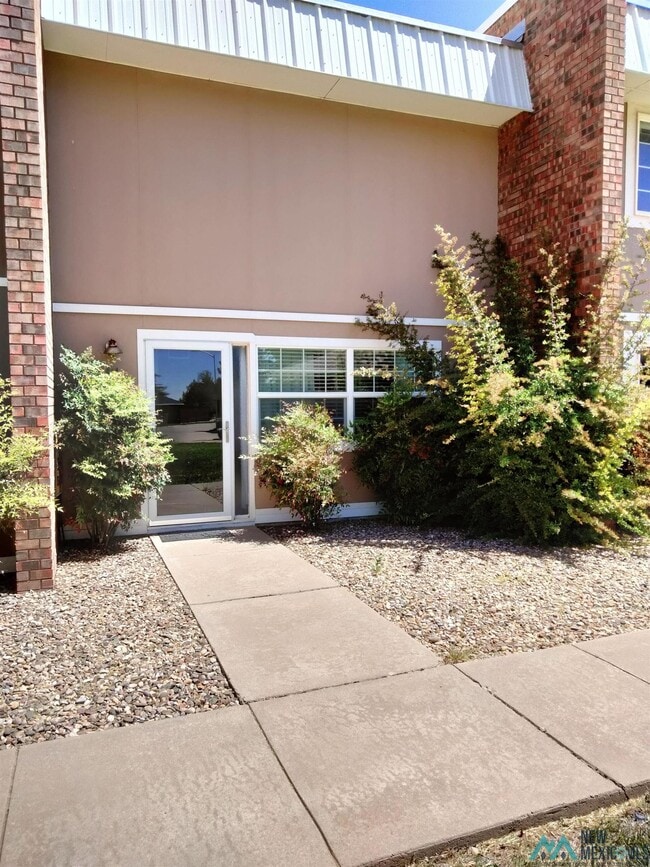 Building Photo - 1400 Fairway Terrace