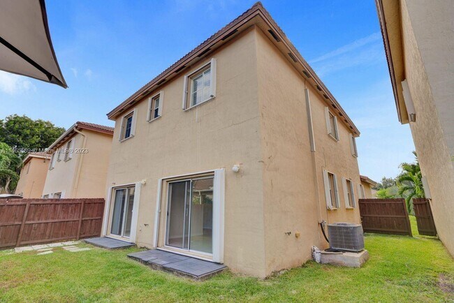 Foto del edificio - 4417 NW 113th Pl