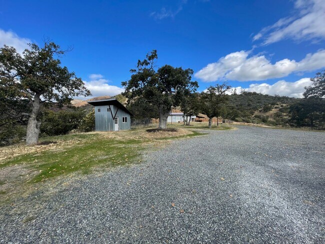 Building Photo - Rural 3 Bedroom, 2 Bath - Ruch & Applegate River Area