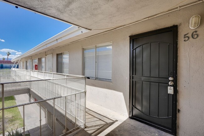 Building Photo - Bright & Spacious 2-Bedroom Condo in Las V...