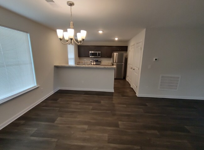 Foto del edificio - Move in Ready! Easy & Quick move-in process