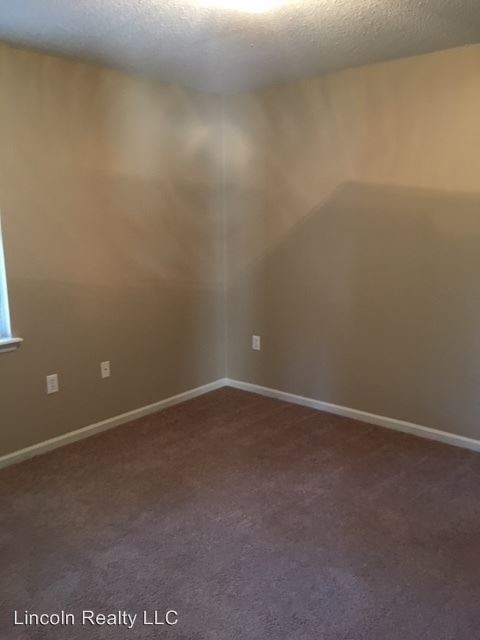 Building Photo - 2204 Pin Oak Cir