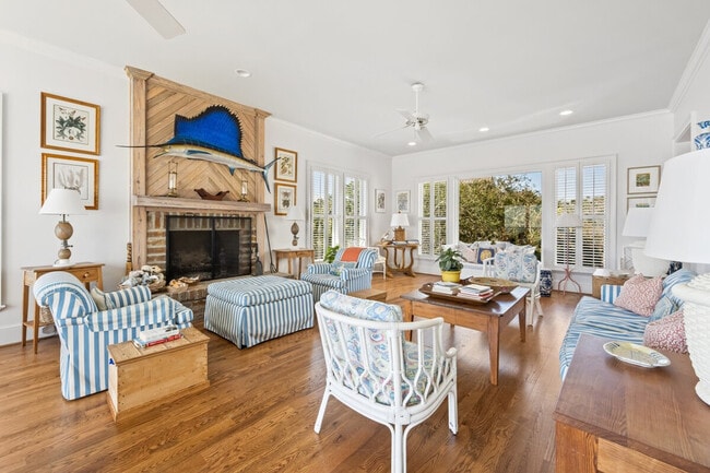 Building Photo - 886 Debordieu Blvd