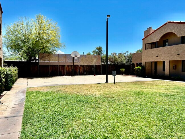 Building Photo - 1745 E Glenn St