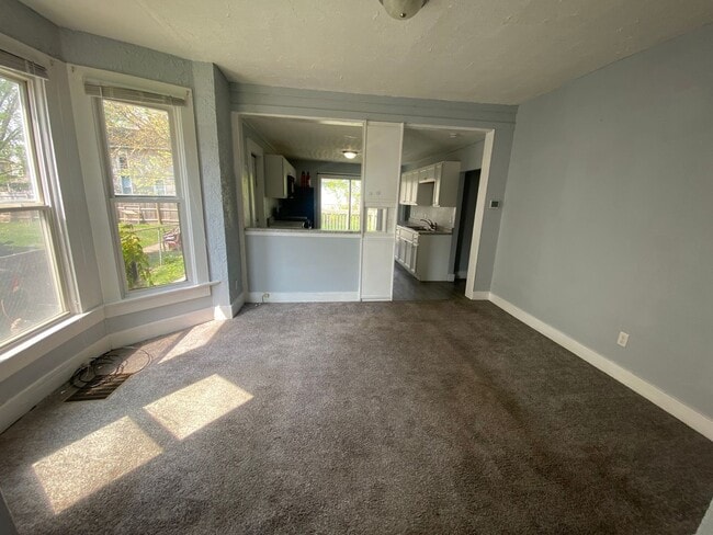 Building Photo - 4BR Davenport Home