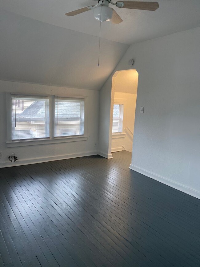 Building Photo - 1829 Greenbush St