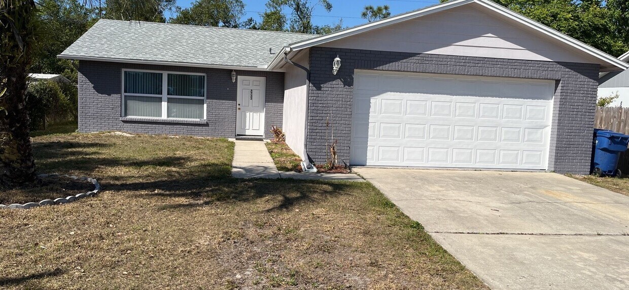 Foto principal - Spacious 2 Bedroom, 2 Bath, 2 car garage H...