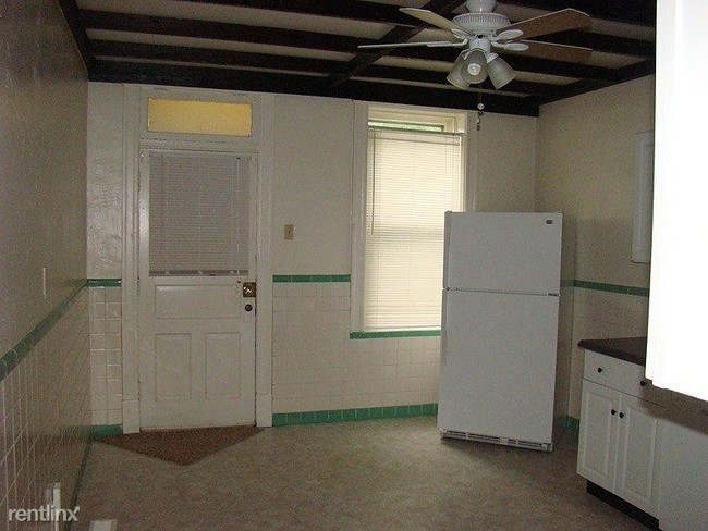 Foto del edificio - 1 br, 1 bath Apartment - 6327 Vermont Avenue