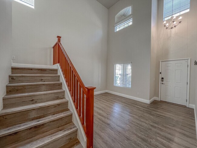 Building Photo - Elegant Oasis in the Heart of Mountains Ed...