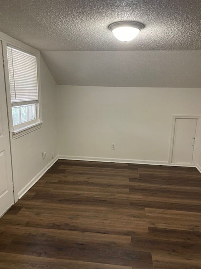 Building Photo - 146 S Sims Ave