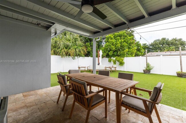 Building Photo - Southwest 2nd Street, Pembroke Pines, FL 33023 - 3 BR 2 BA house