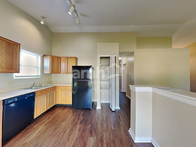 Foto del edificio - 7864 Fox Glen Dr