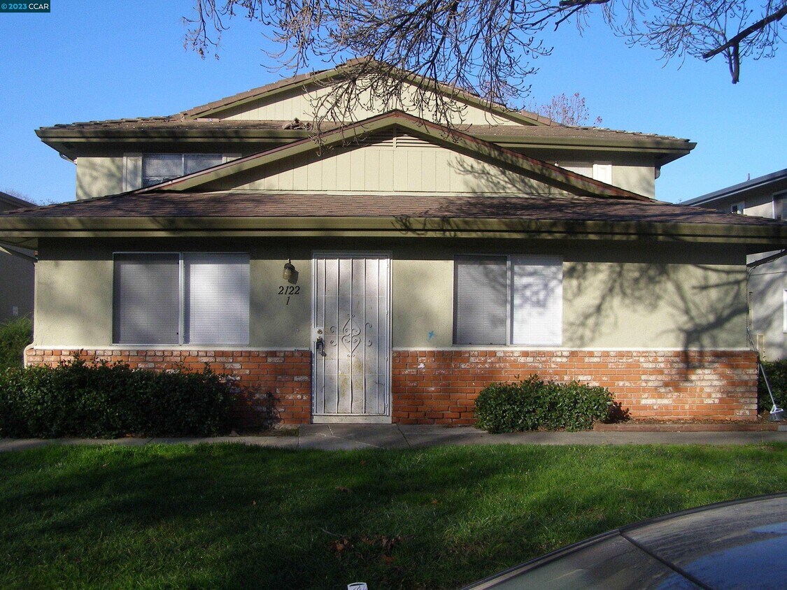 Primary Photo - 2122 Peppertree Way