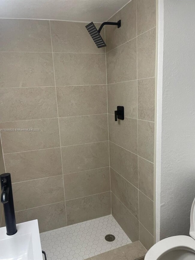 Building Photo - 217 SW 21st Ave