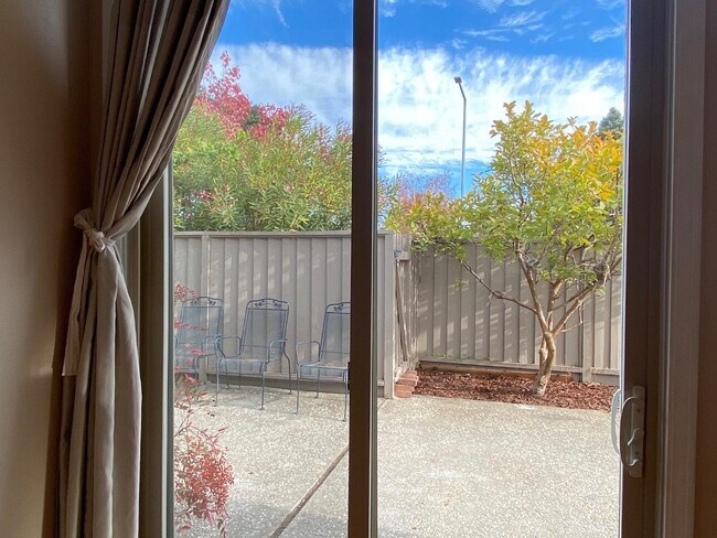 Foto del edificio - 976 De Soto Ln