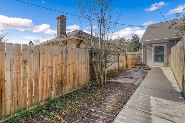 Building Photo - Pasadena Avenue