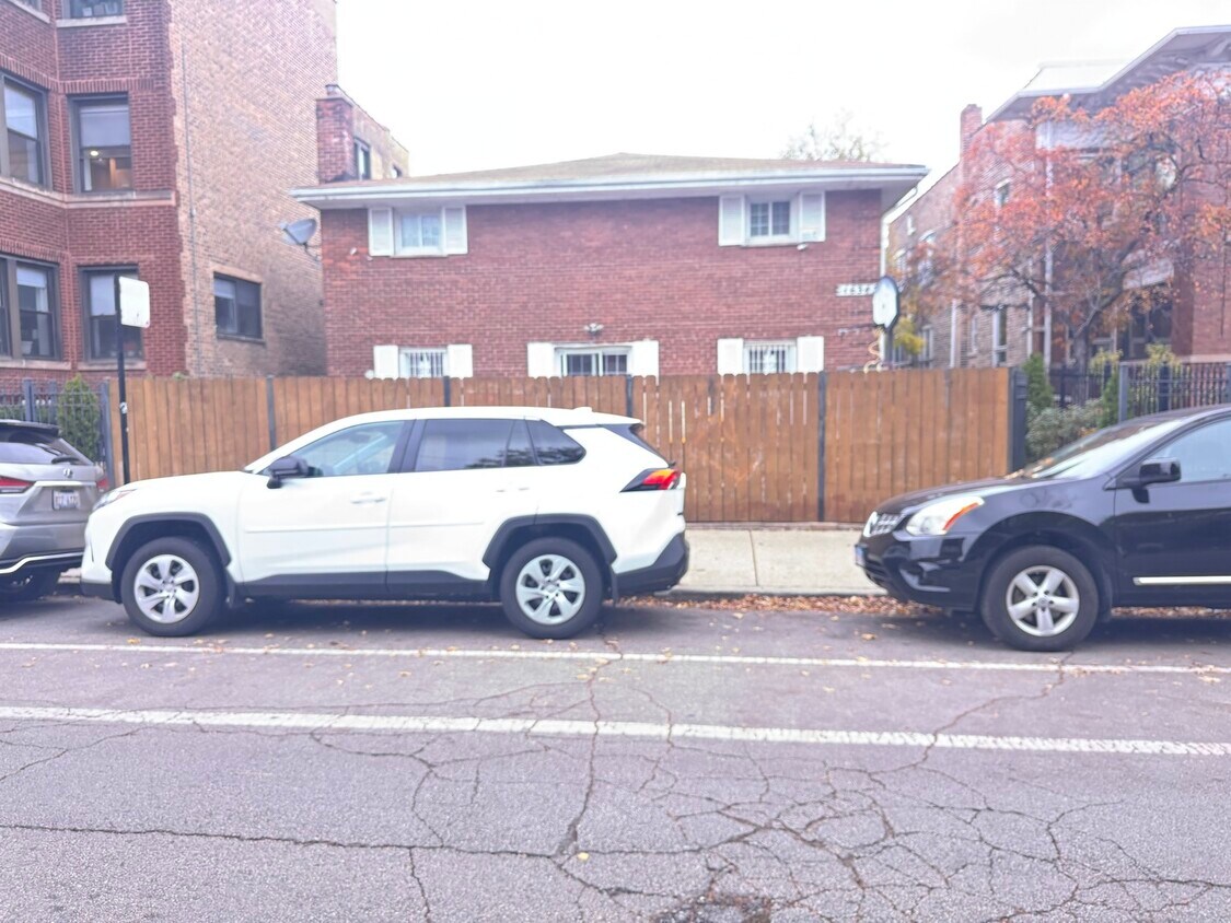 Foto principal - 1634 W Morse Ave