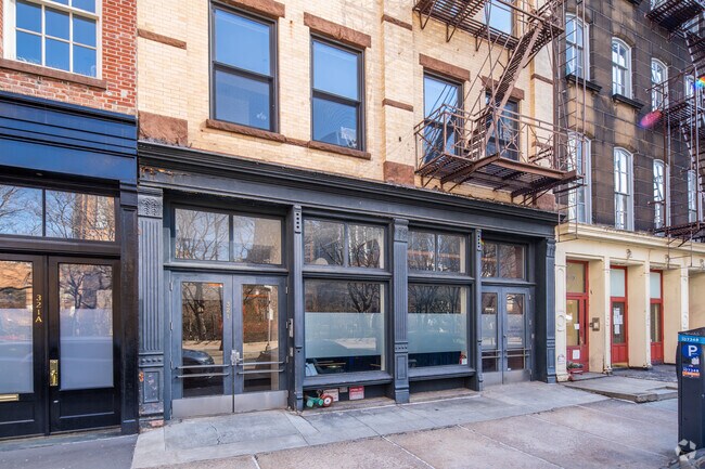 Building Photo - 321 Greenwich St