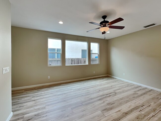 Building Photo - 1381 Bamboo St