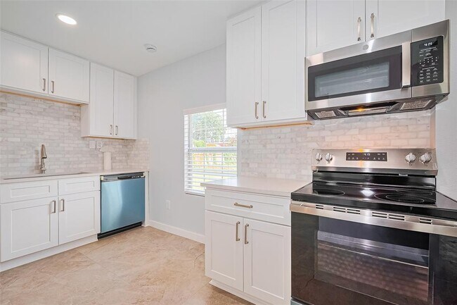 Building Photo - 52 Penway St