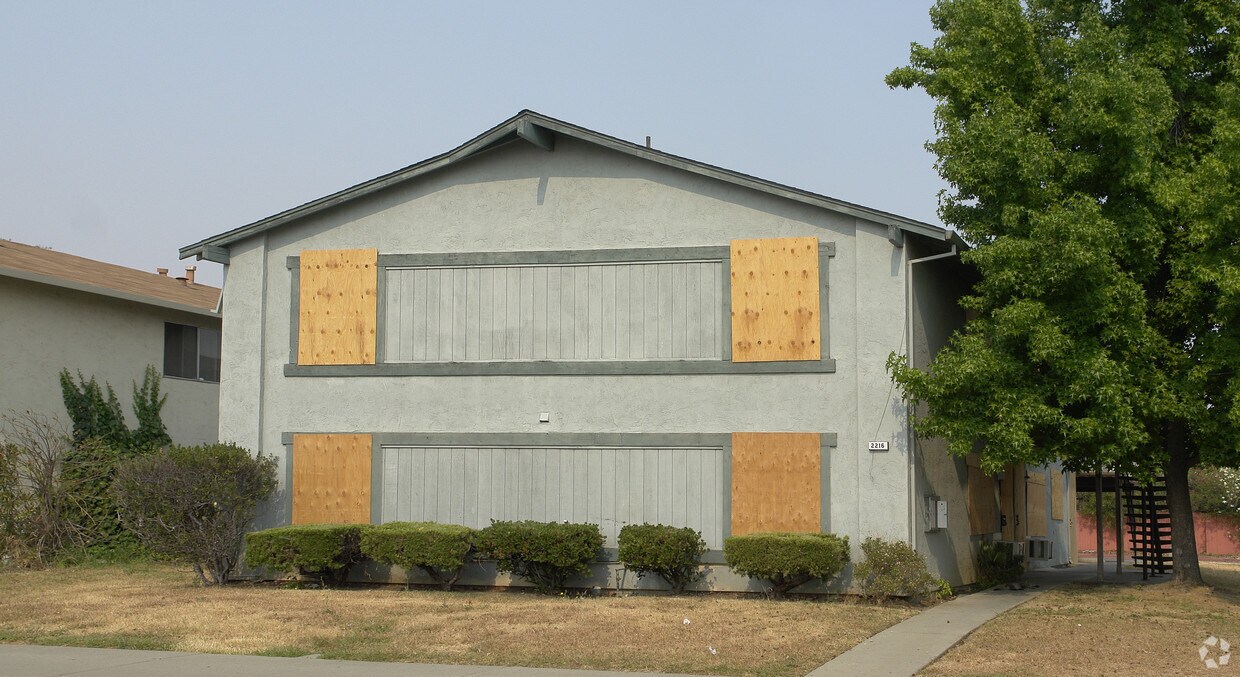 Building Photo - 2216 Spanos St