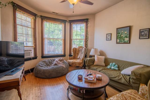 Building Photo - 2 bedroom in CHICAGO IL 60614