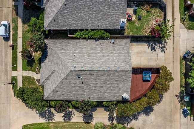 Foto del edificio - 5200 Boxwood Ln