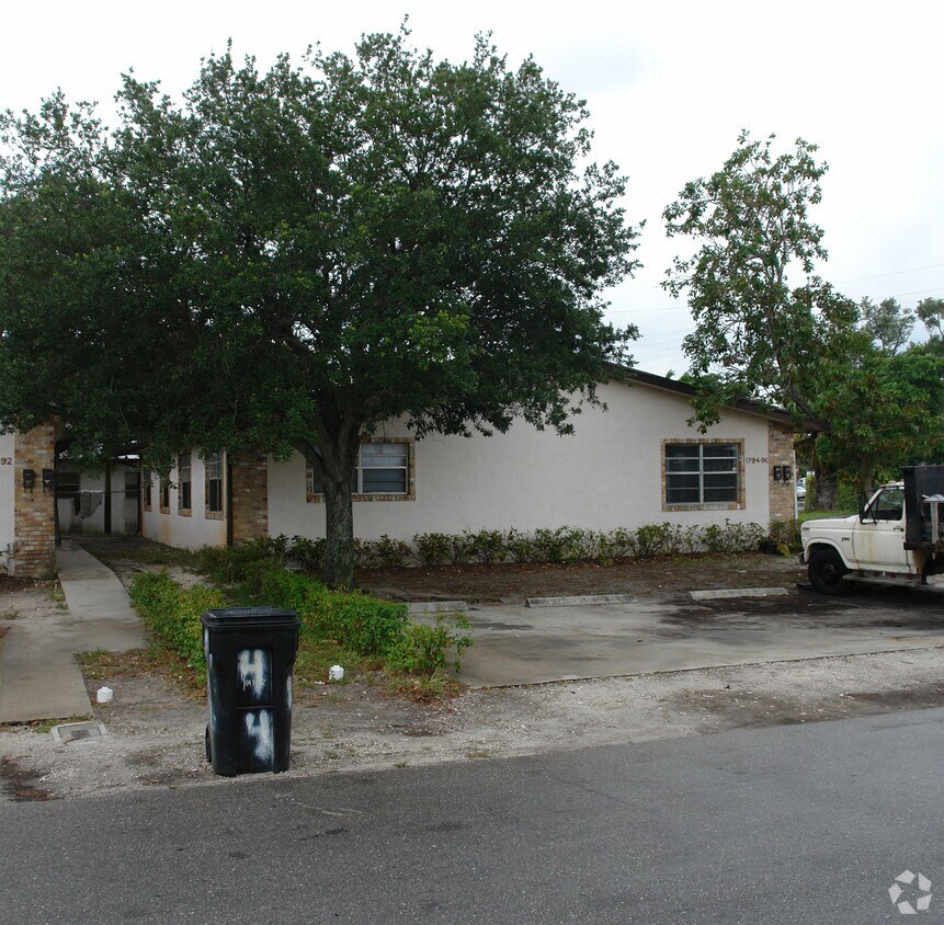 Building Photo - 1790-1796 NW 9th Pl